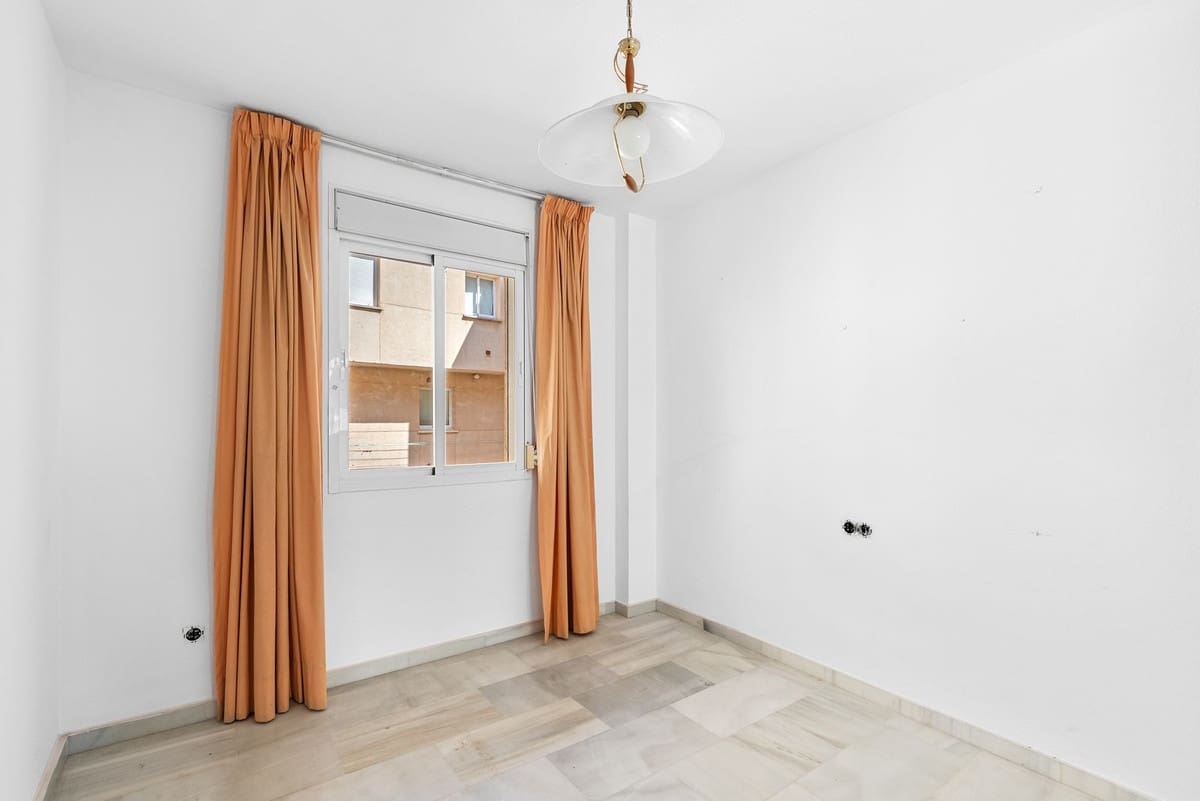 3 bedroom Apartment for sale in Estepona with garage - € 749,000 (Ref: 9865484)