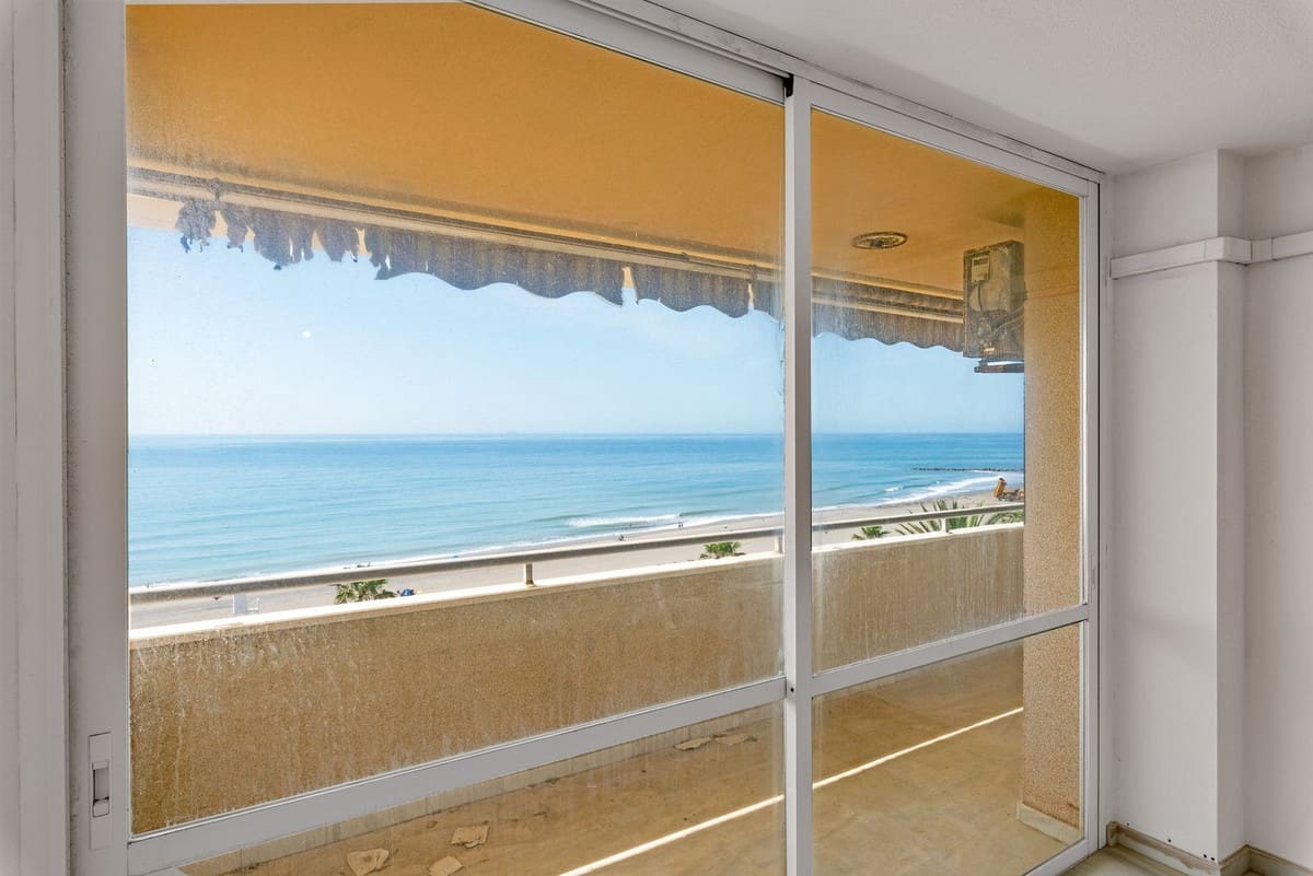 3 bedroom Apartment for sale in Estepona with garage - € 749,000 (Ref: 9865484)