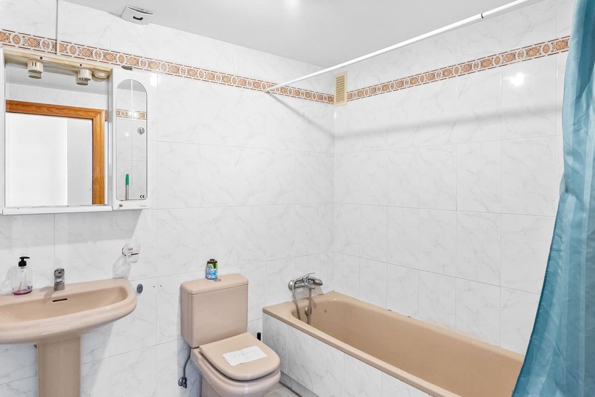 3 bedroom Apartment for sale in Estepona with garage - € 749,000 (Ref: 9865484)