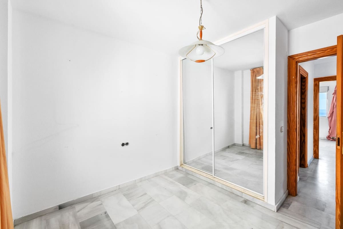 3 bedroom Apartment for sale in Estepona with garage - € 749,000 (Ref: 9865484)