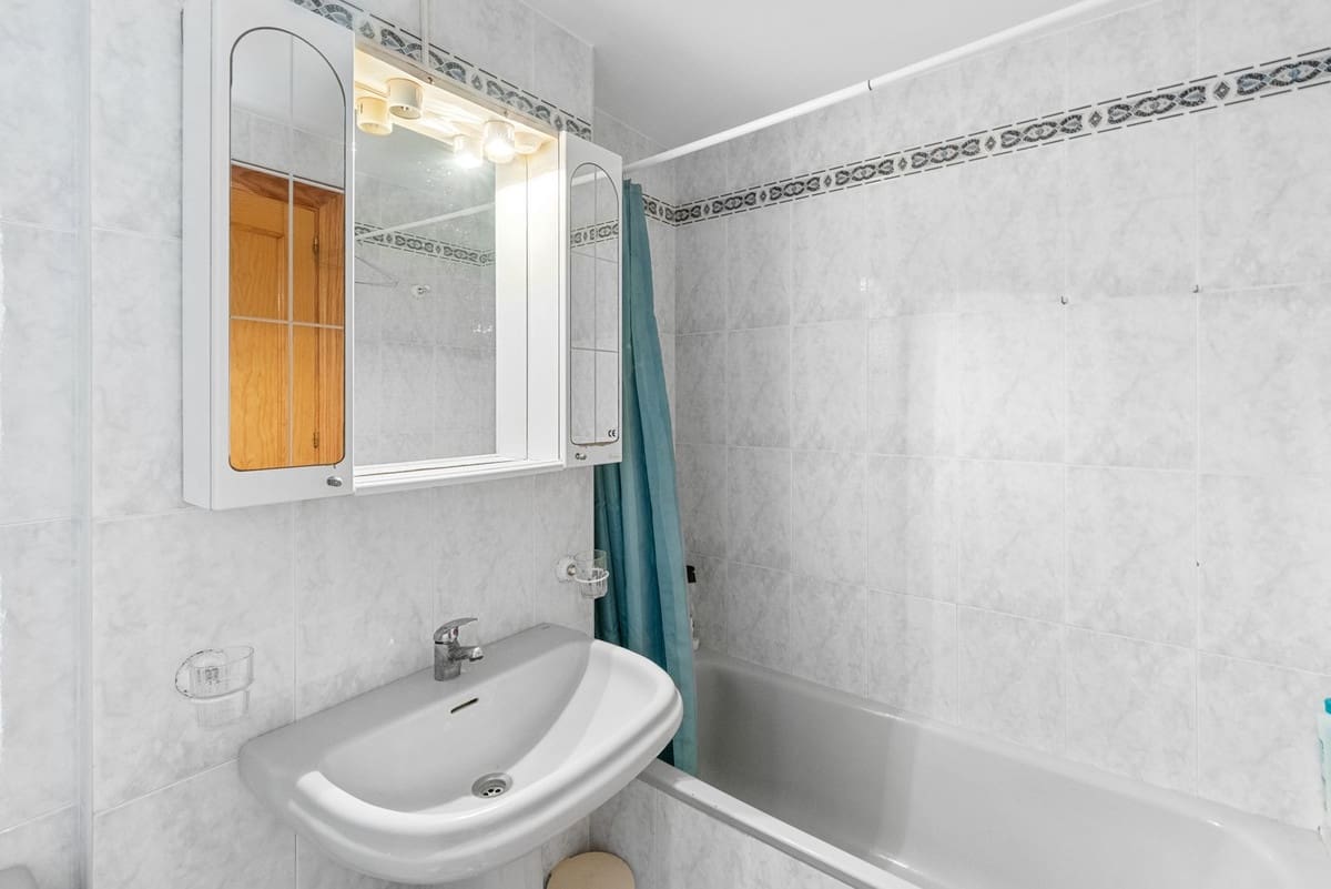 3 bedroom Apartment for sale in Estepona with garage - € 749,000 (Ref: 9865484)
