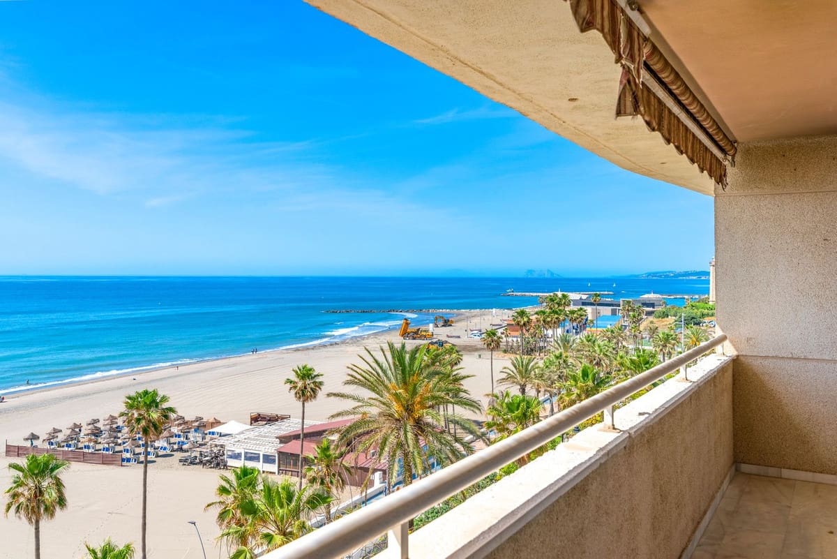 3 bedroom Apartment for sale in Estepona with garage - € 749,000 (Ref: 9865484)