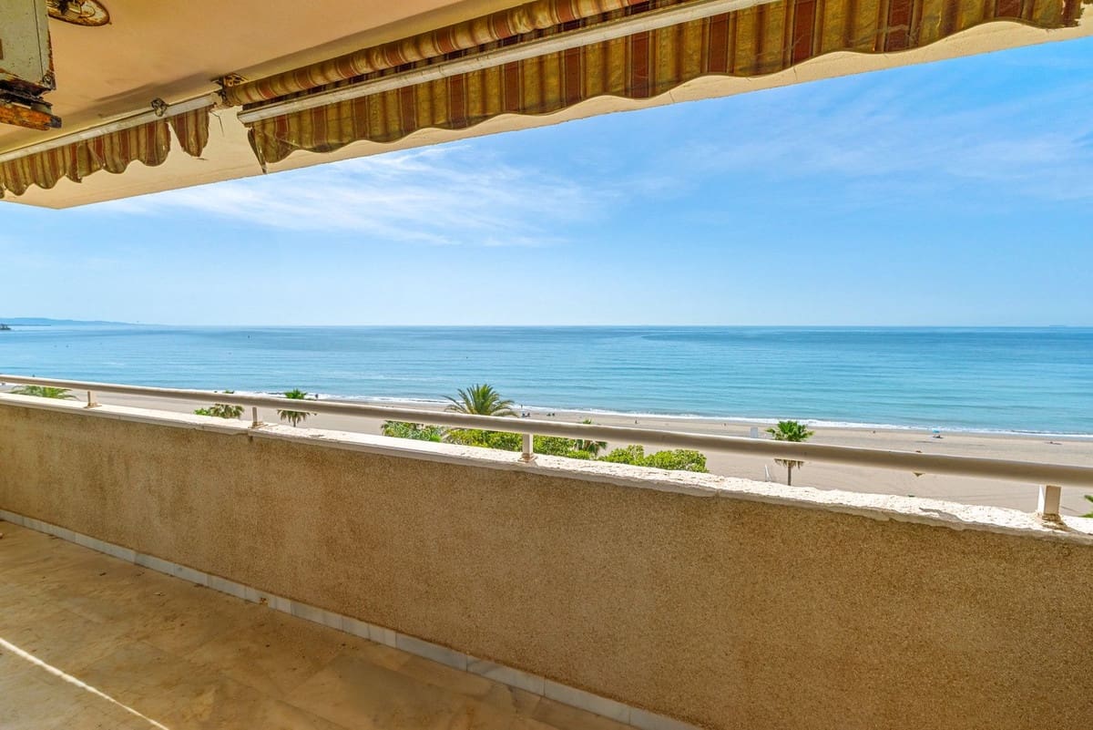 3 bedroom Apartment for sale in Estepona with garage - € 749,000 (Ref: 9865484)