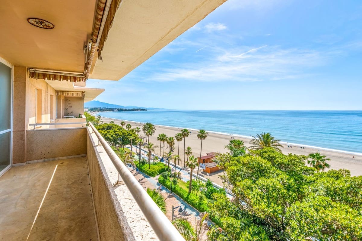 3 bedroom Apartment for sale in Estepona with garage - € 749,000 (Ref: 9865484)