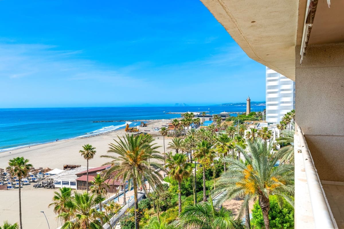 3 bedroom Apartment for sale in Estepona with garage - € 749,000 (Ref: 9865484)