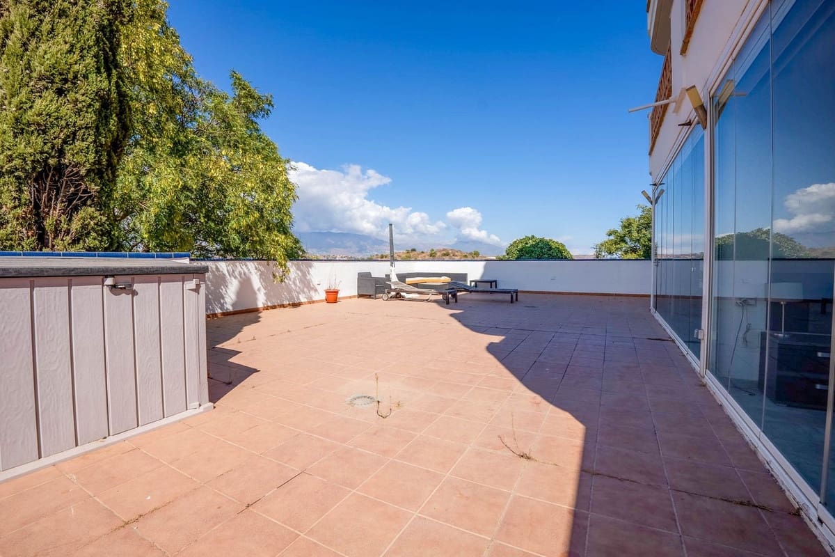 2 chambre Appartement à vendre à Riviera del Sol avec piscine garage - 399 000 € (Ref: 9869651)