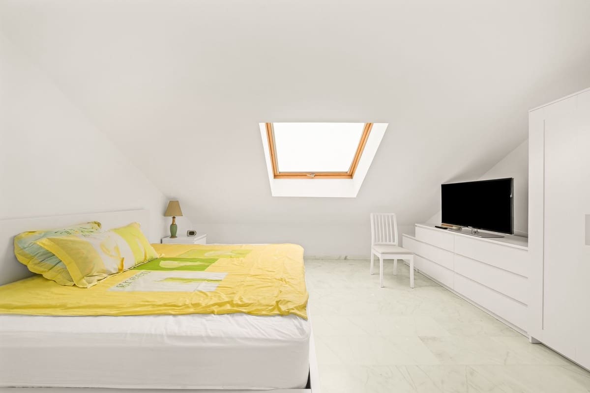 2 sypialnia Penthouse na sprzedaż w Fuengirola z garażem - 421 000 € (Ref: 9869652)