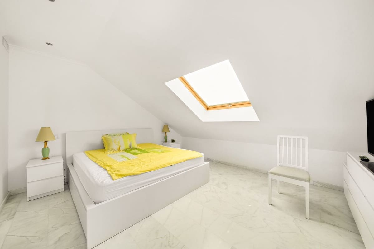 2 sypialnia Penthouse na sprzedaż w Fuengirola z garażem - 421 000 € (Ref: 9869652)