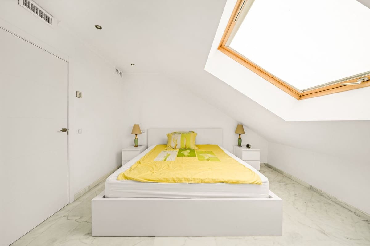 2 sypialnia Penthouse na sprzedaż w Fuengirola z garażem - 421 000 € (Ref: 9869652)