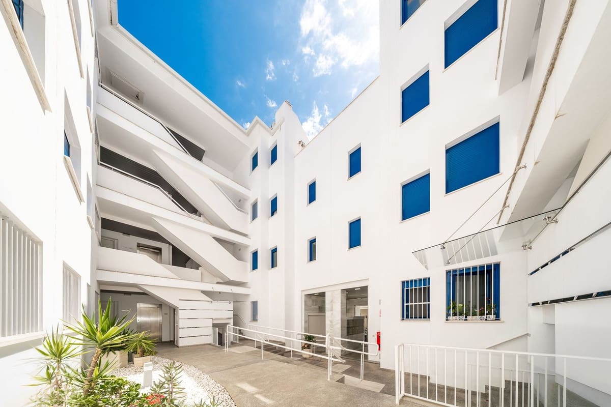 2 sypialnia Penthouse na sprzedaż w Fuengirola z garażem - 421 000 € (Ref: 9869652)