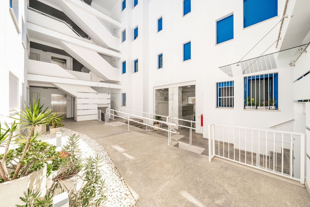 2 sypialnia Penthouse na sprzedaż w Fuengirola z garażem - 421 000 € (Ref: 9869652)
