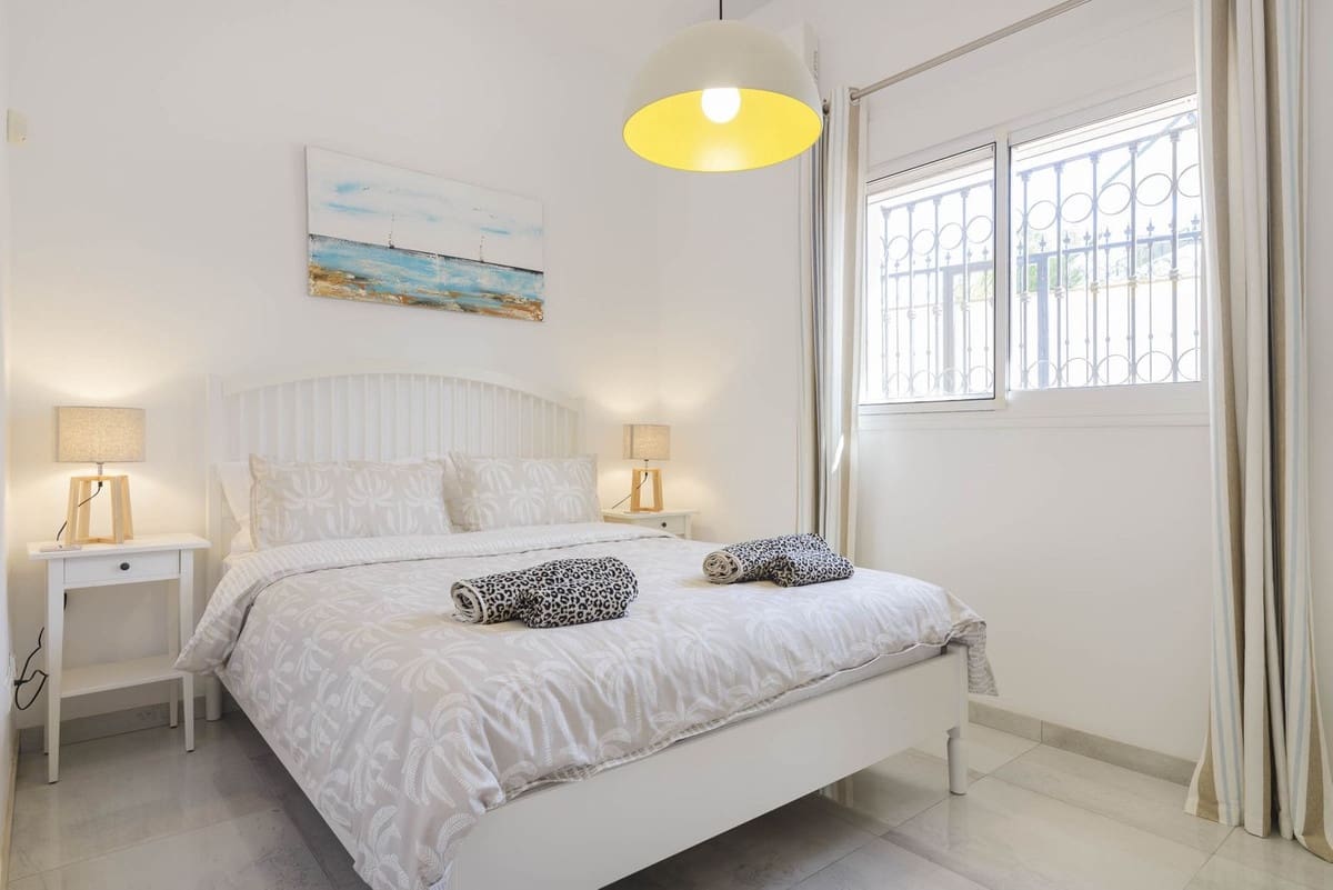 Pareado de 4 habitaciones en Mijas en venta con piscina garaje - 1.075.000 € (Ref: 9869653)