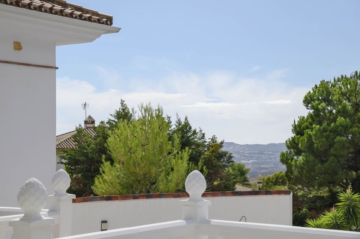Pareado de 4 habitaciones en Mijas en venta con piscina garaje - 1.075.000 € (Ref: 9869653)