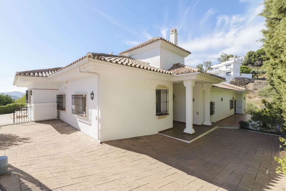 Pareado de 4 habitaciones en Mijas en venta con piscina garaje - 1.075.000 € (Ref: 9869653)
