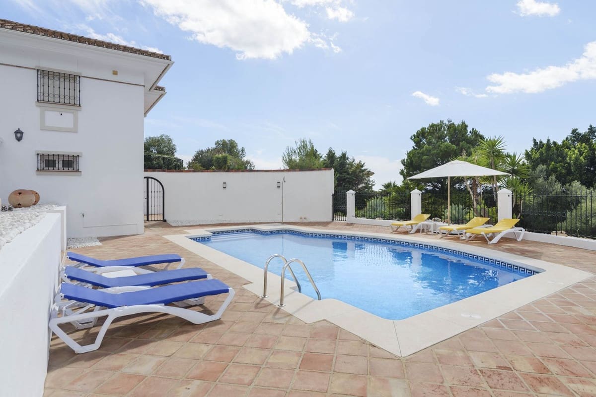 Pareado de 4 habitaciones en Mijas en venta con piscina garaje - 1.075.000 € (Ref: 9869653)