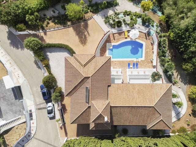 Pareado de 4 habitaciones en Valtocado - La Alquería - La Atalaya, Mijas en venta con piscina garaje - 1.075.000 € (Ref: 9869653)