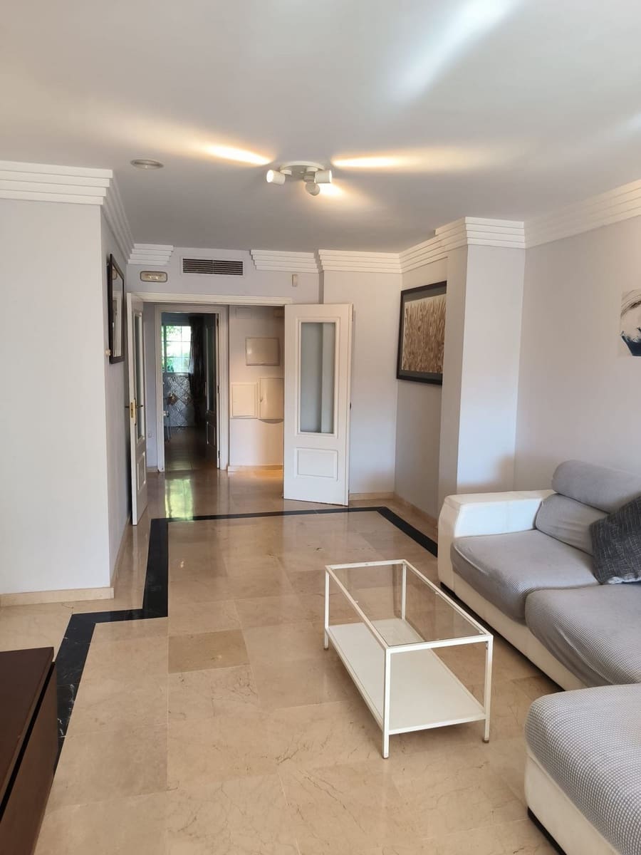 2 makuuhuone Huoneisto myytävänä paikassa Marbella mukana uima-altaan 
autotalli - 437 000 € (Ref: 9872057)