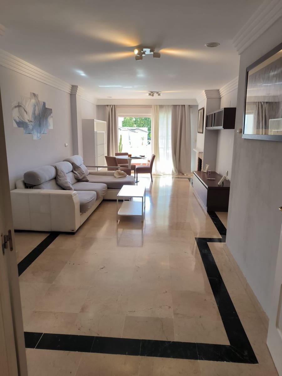 2 makuuhuone Huoneisto myytävänä paikassa Marbella mukana uima-altaan 
autotalli - 437 000 € (Ref: 9872057)