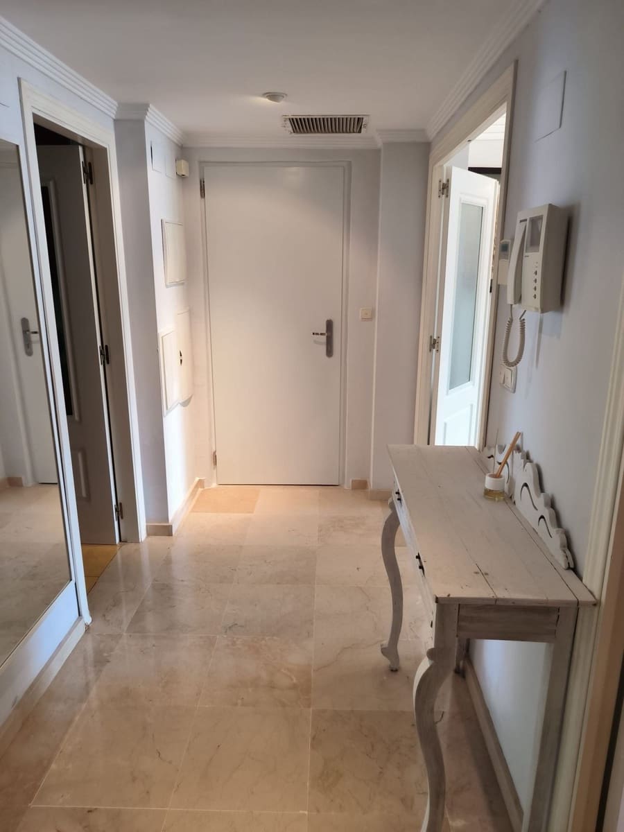2 makuuhuone Huoneisto myytävänä paikassa Marbella mukana uima-altaan 
autotalli - 437 000 € (Ref: 9872057)