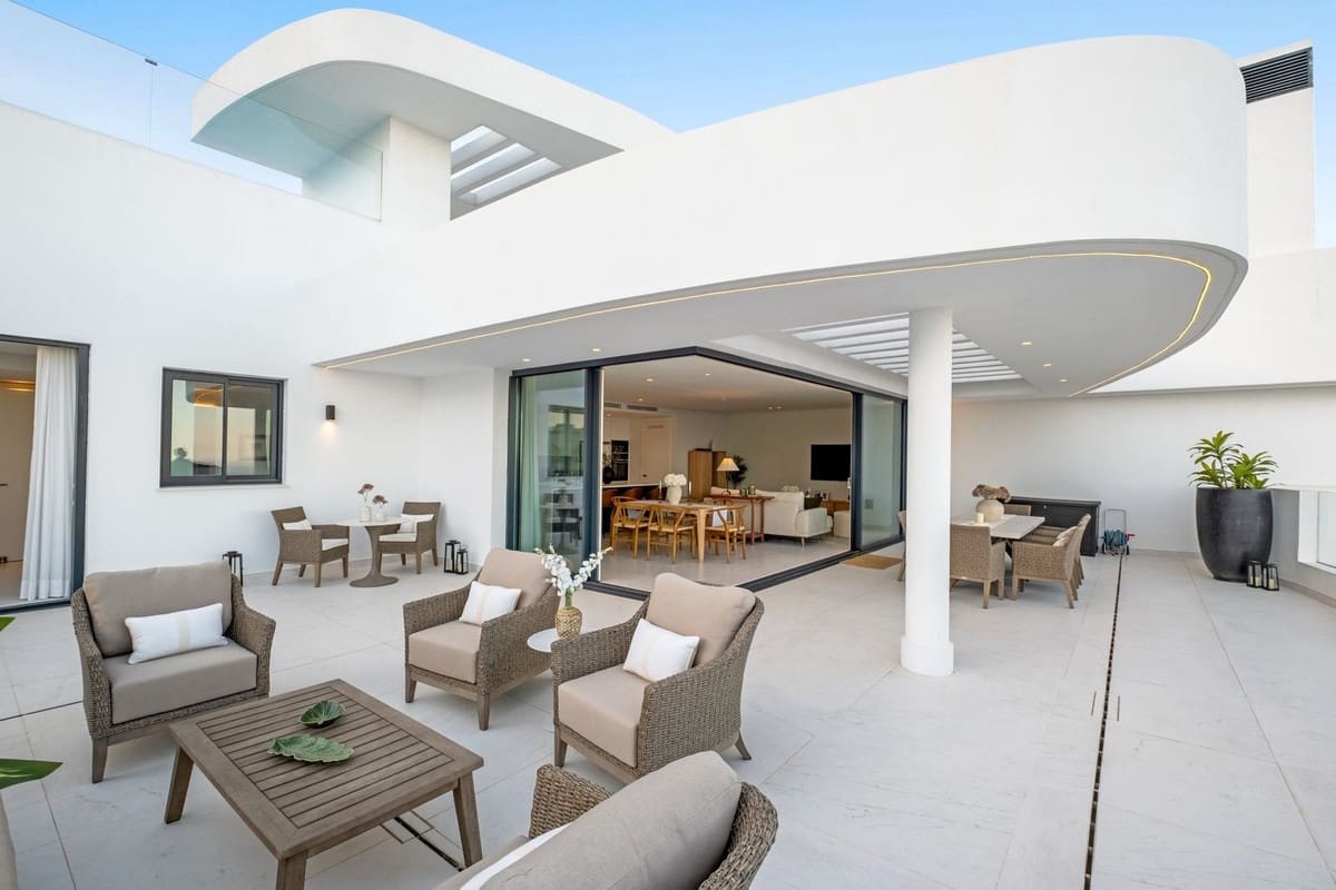 3 chambre Penthouse à vendre à Ojen avec piscine garage - 2 299 000 € (Ref: 9872058)