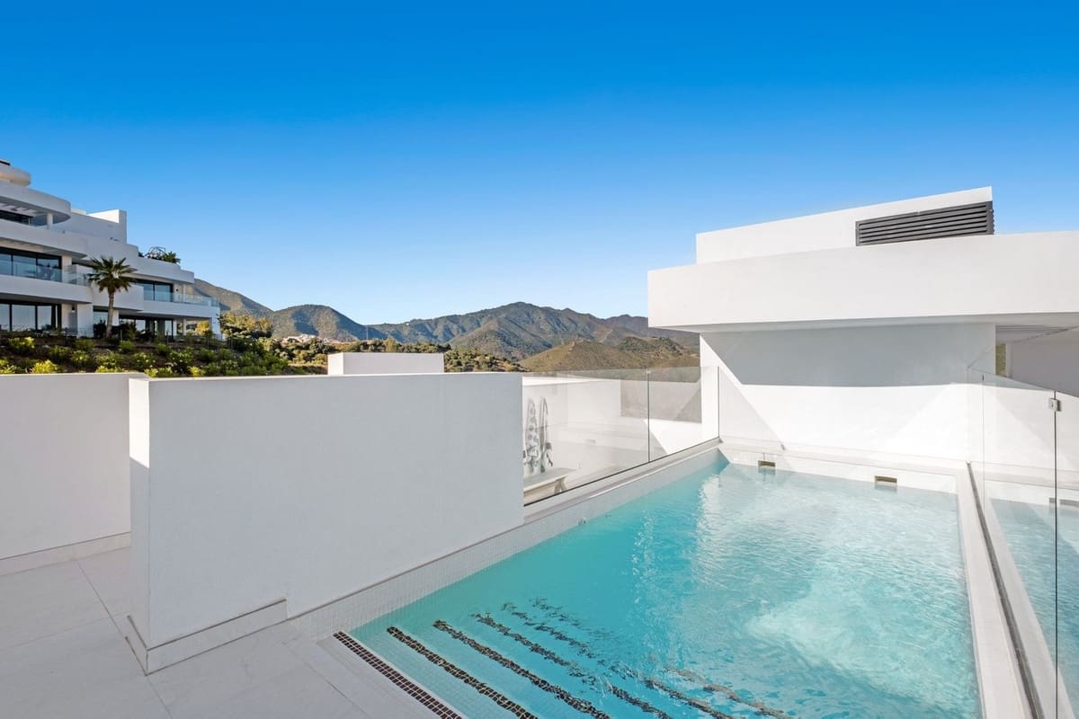 3 chambre Penthouse à vendre à Ojen avec piscine garage - 2 299 000 € (Ref: 9872058)