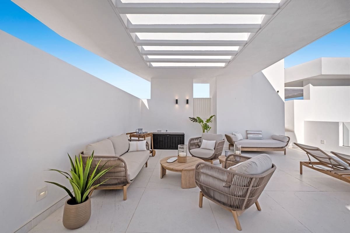 3 chambre Penthouse à vendre à Ojen avec piscine garage - 2 299 000 € (Ref: 9872058)