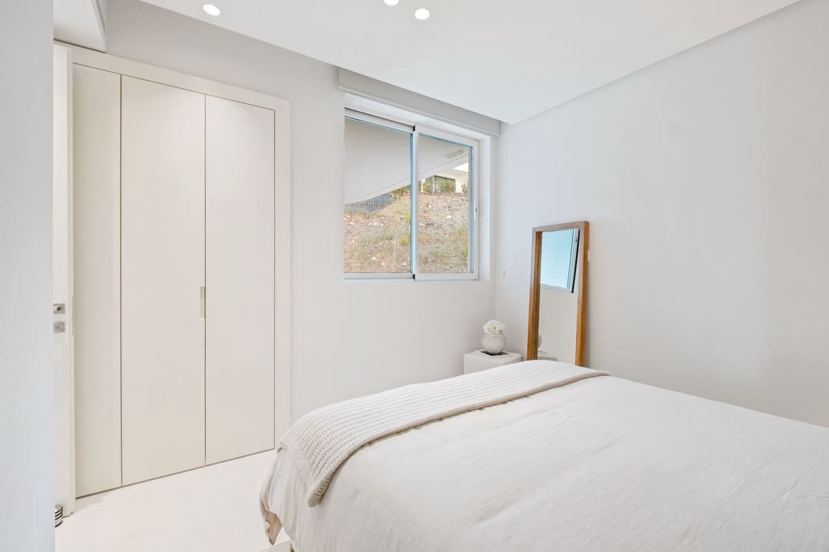 3 chambre Penthouse à vendre à Ojen avec piscine garage - 2 299 000 € (Ref: 9872058)