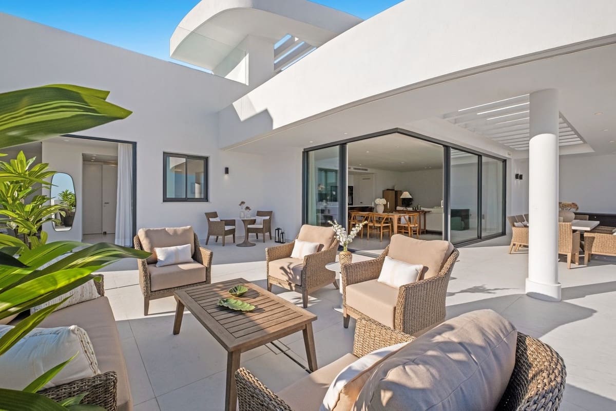 3 chambre Penthouse à vendre à Ojen avec piscine garage - 2 299 000 € (Ref: 9872058)