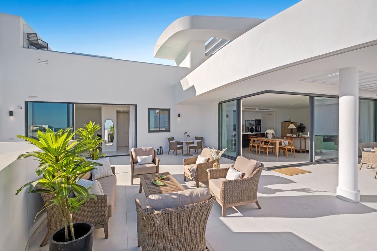 3 chambre Penthouse à vendre à Ojen avec piscine garage - 2 299 000 € (Ref: 9872058)