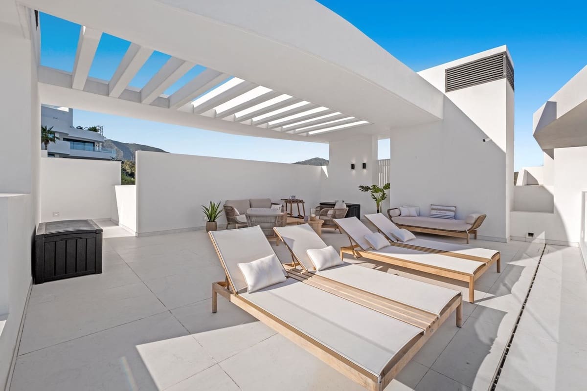 3 chambre Penthouse à vendre à Ojen avec piscine garage - 2 299 000 € (Ref: 9872058)