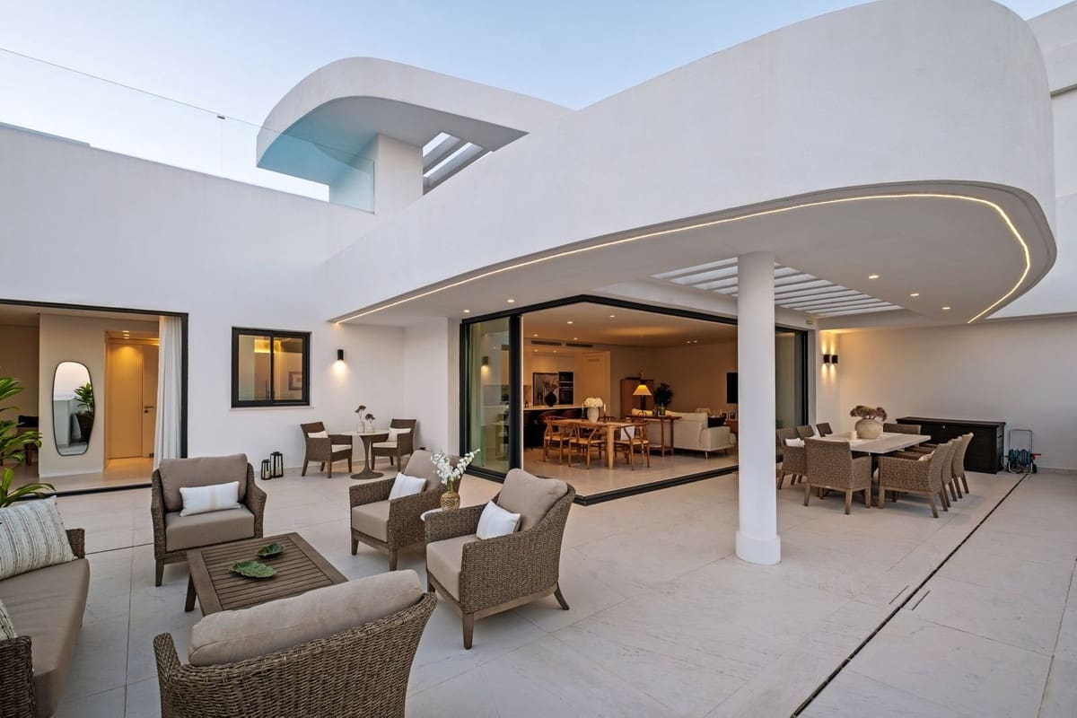 3 chambre Penthouse à vendre à Ojen avec piscine garage - 2 299 000 € (Ref: 9872058)