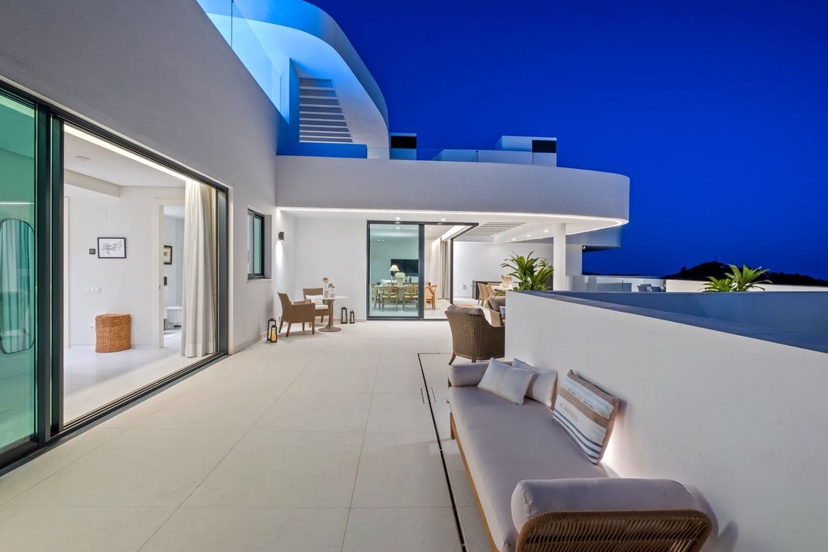 3 chambre Penthouse à vendre à Ojen avec piscine garage - 2 299 000 € (Ref: 9872058)