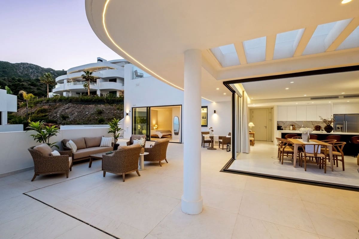3 chambre Penthouse à vendre à Ojen avec piscine garage - 2 299 000 € (Ref: 9872058)