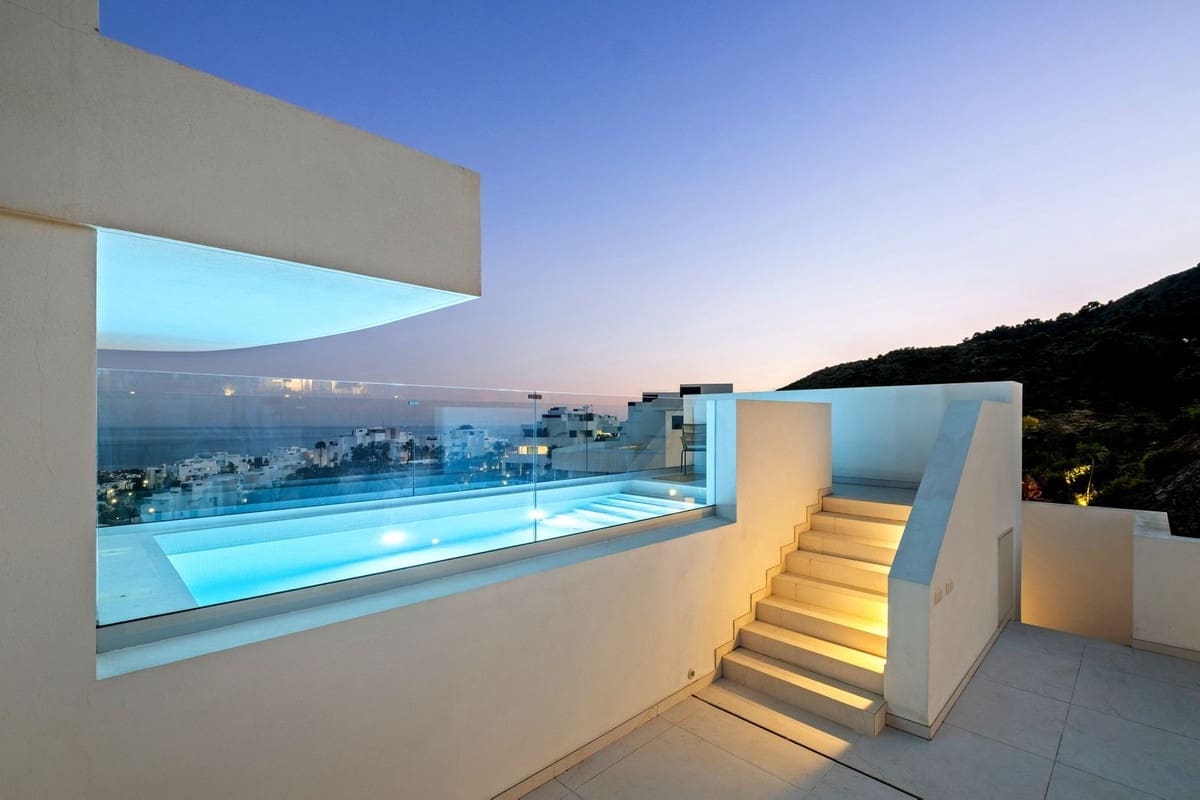 3 chambre Penthouse à vendre à Ojen avec piscine garage - 2 299 000 € (Ref: 9872058)