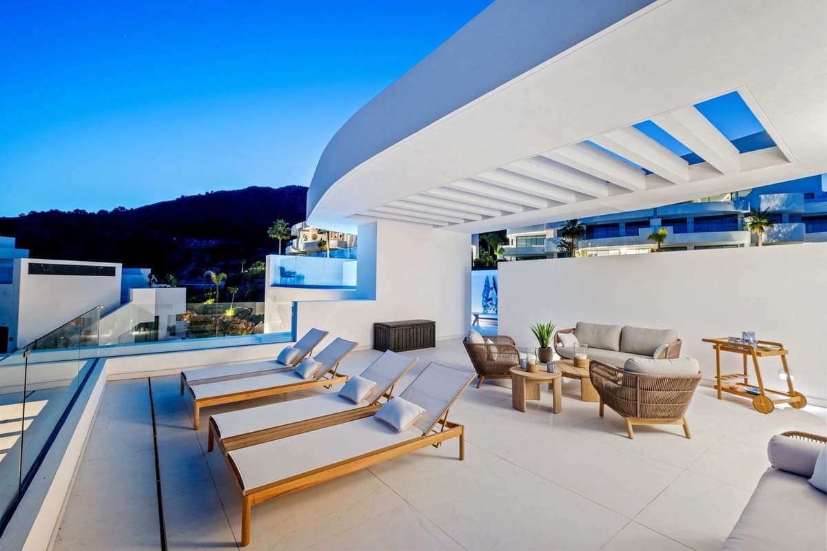 3 chambre Penthouse à vendre à Ojen avec piscine garage - 2 299 000 € (Ref: 9872058)
