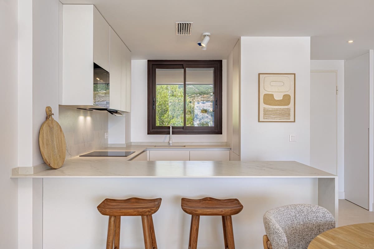 2 soverom Leilighet til salgs i Fuengirola med svømmebasseng garasje - € 595 000 (Ref: 9877424)
