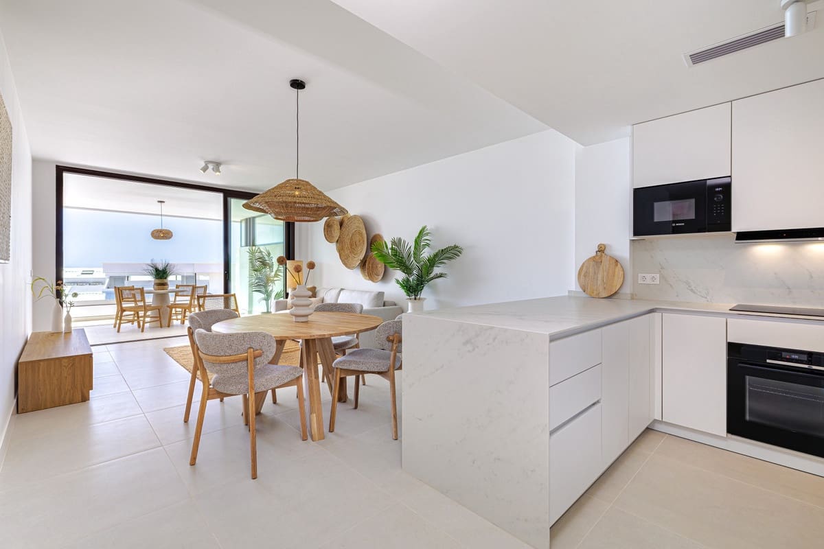 2 soverom Leilighet til salgs i Fuengirola med svømmebasseng garasje - € 595 000 (Ref: 9877424)