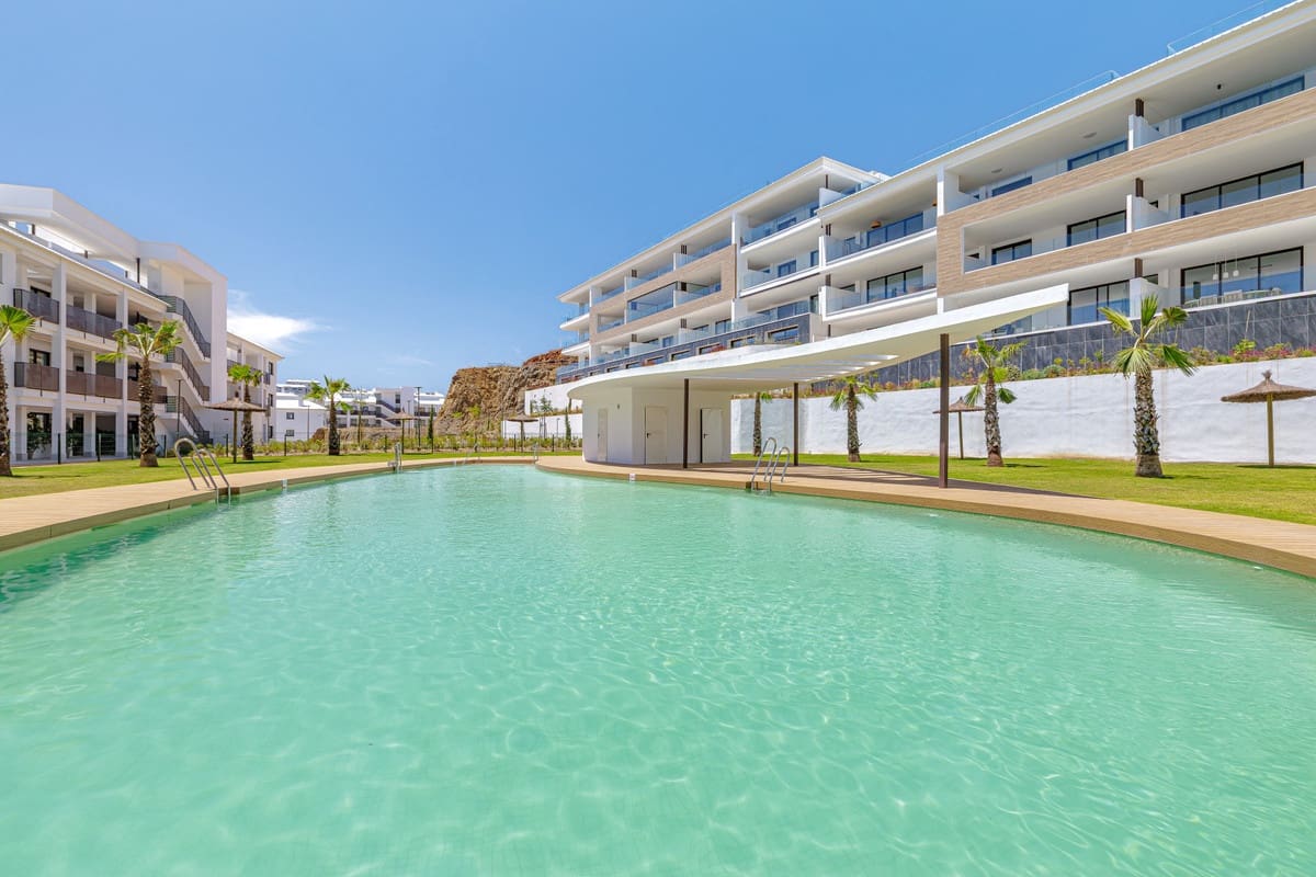 2 soverom Leilighet til salgs i Fuengirola med svømmebasseng garasje - € 595 000 (Ref: 9877424)