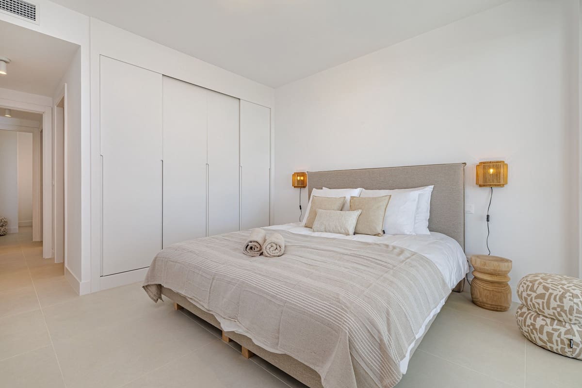 2 soverom Leilighet til salgs i Fuengirola med svømmebasseng garasje - € 595 000 (Ref: 9877424)