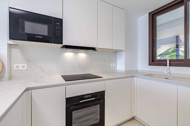 2 soverom Leilighet til salgs i Fuengirola med svømmebasseng garasje - € 595 000 (Ref: 9877424)
