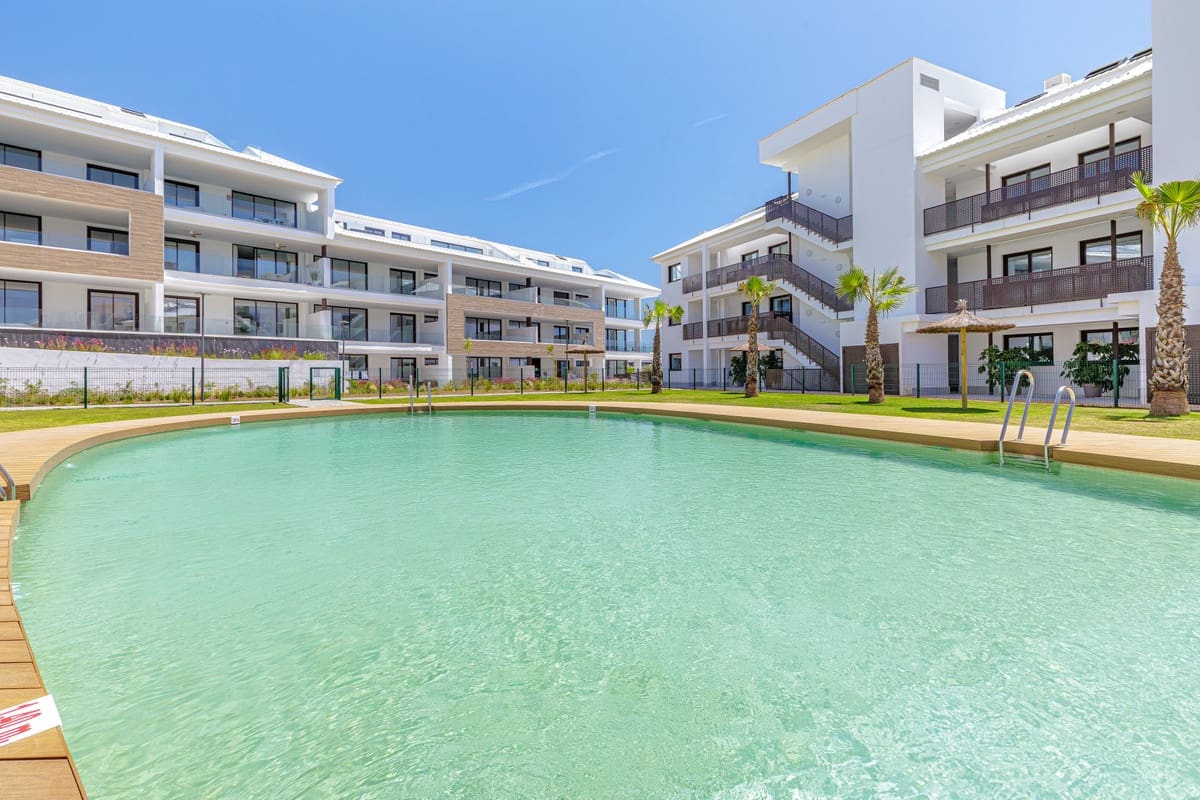 2 soverom Leilighet til salgs i Fuengirola med svømmebasseng garasje - € 595 000 (Ref: 9877424)