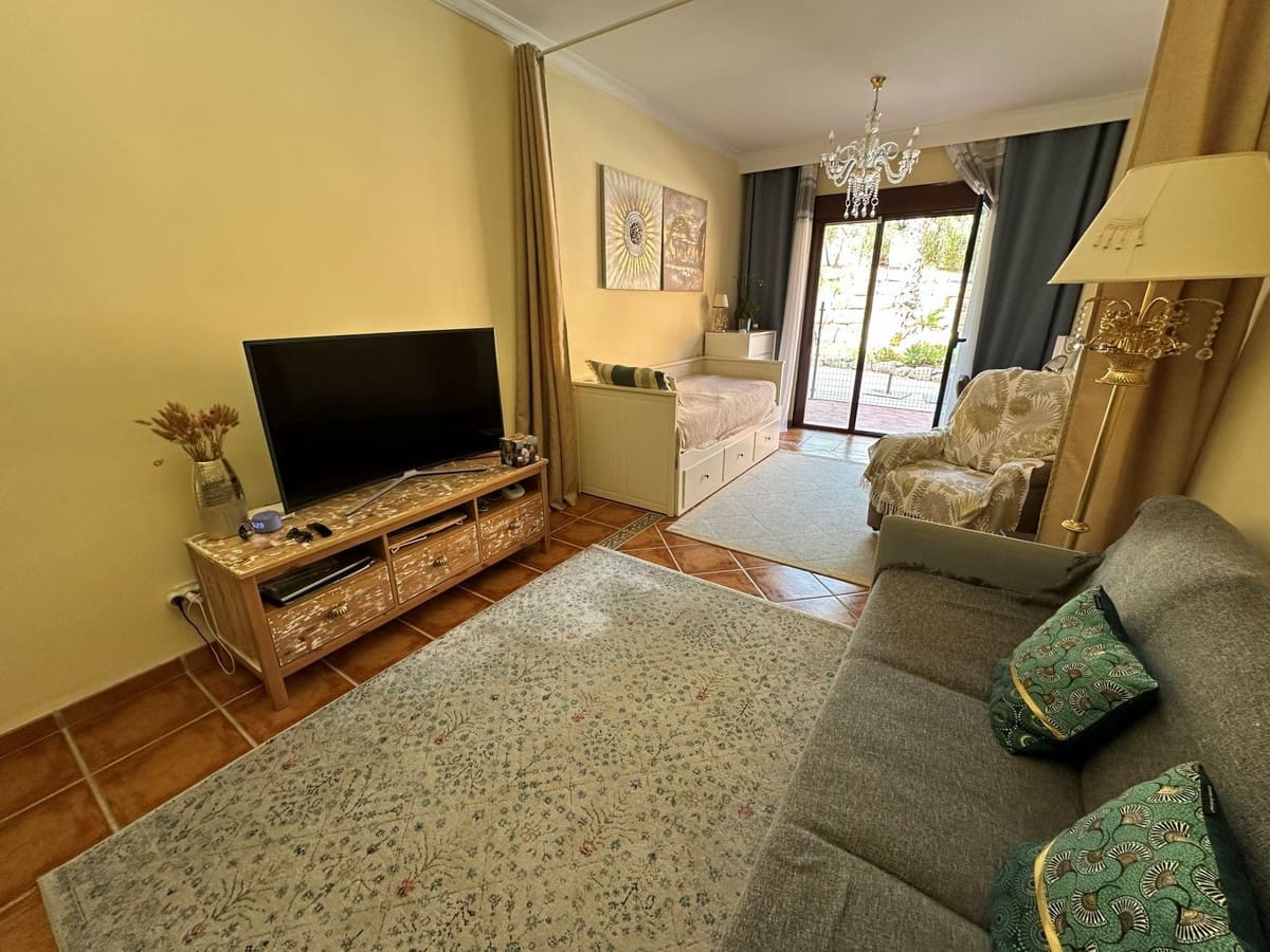 Appartement à vendre à Benahavis avec piscine garage - 250 000 € (Ref: 9877430)