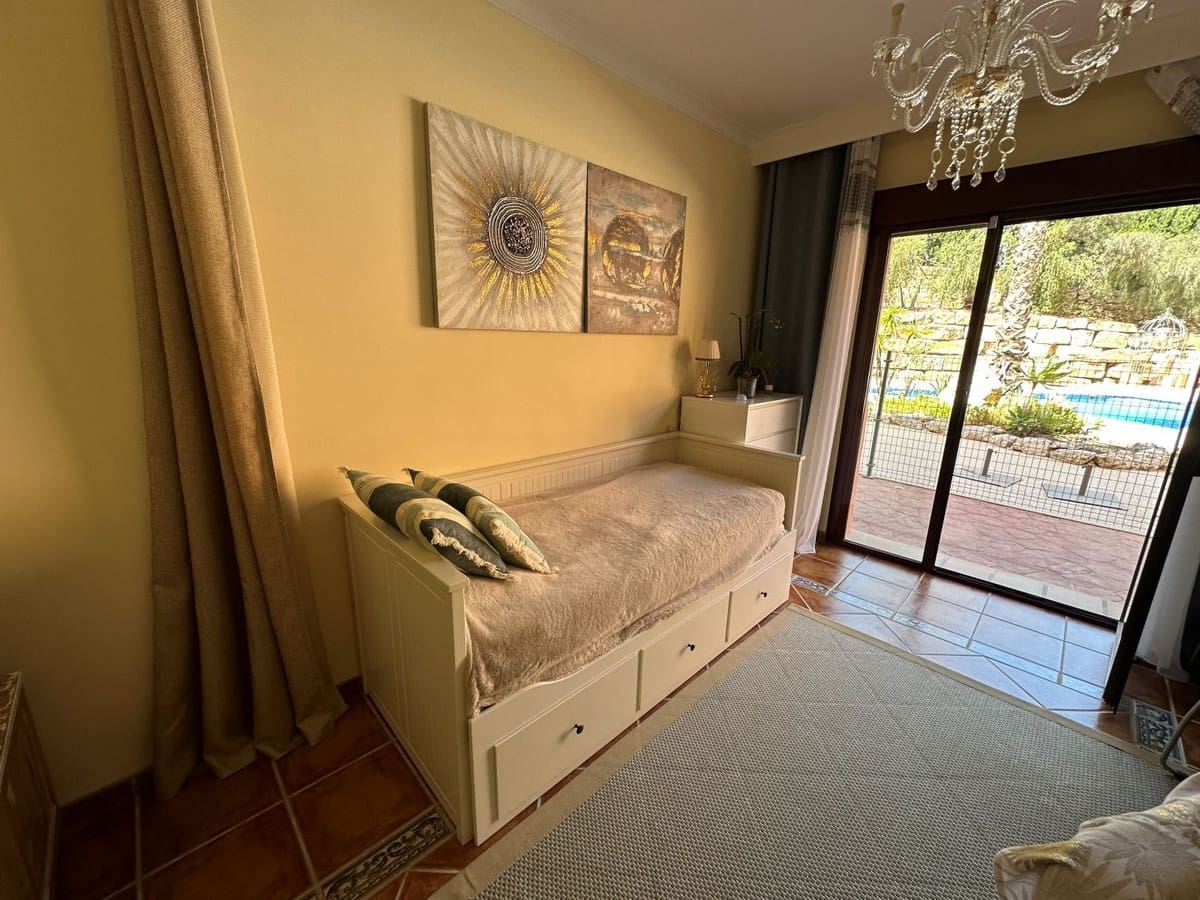 Appartement à vendre à Benahavis avec piscine garage - 250 000 € (Ref: 9877430)
