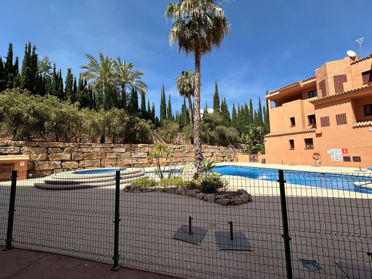Appartement à vendre à Benahavis avec piscine garage - 250 000 € (Ref: 9877430)