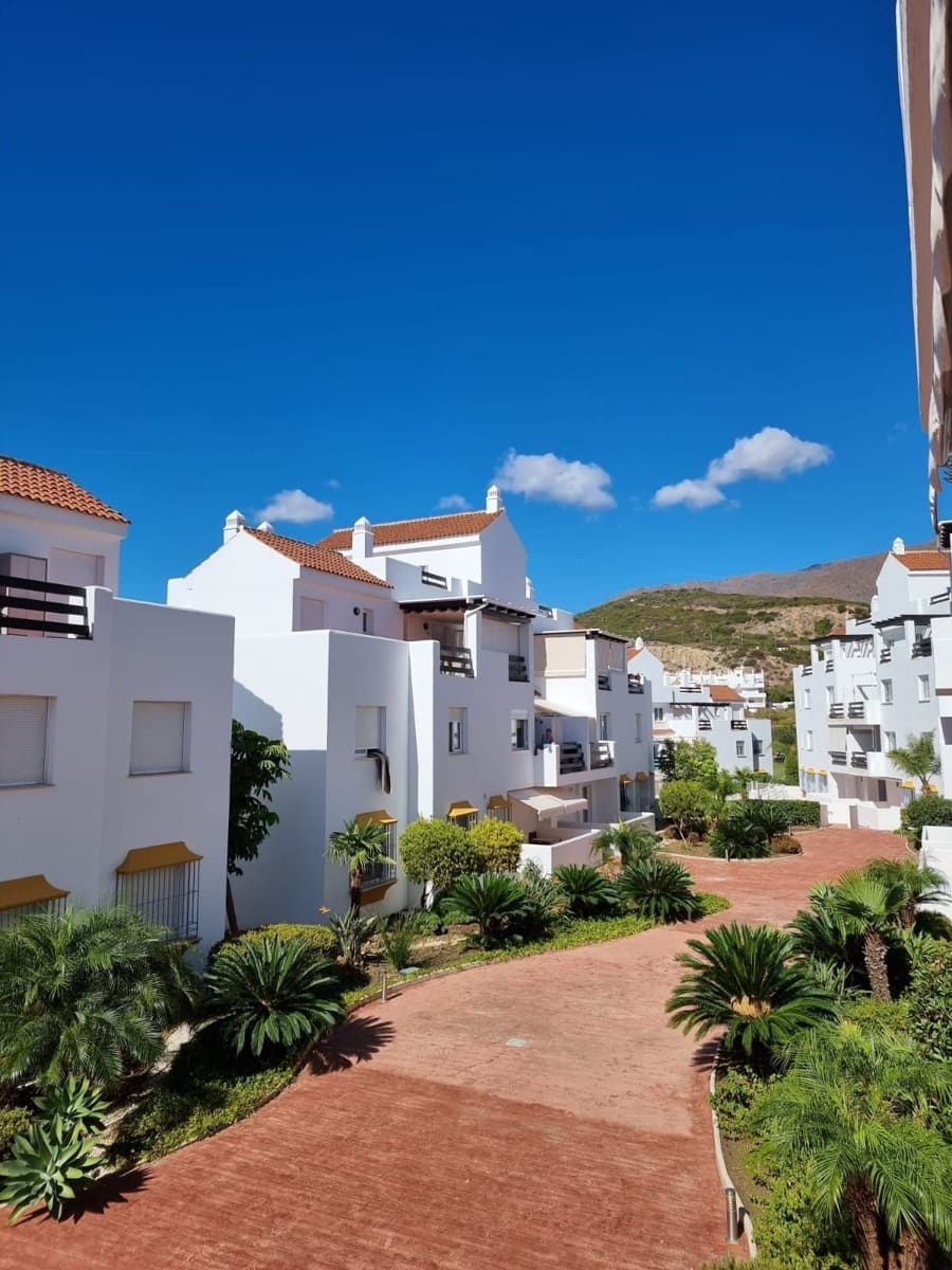 2 quarto Apartamento para venda em Estepona com piscina garagem - 270 000 € (Ref: 9877434)