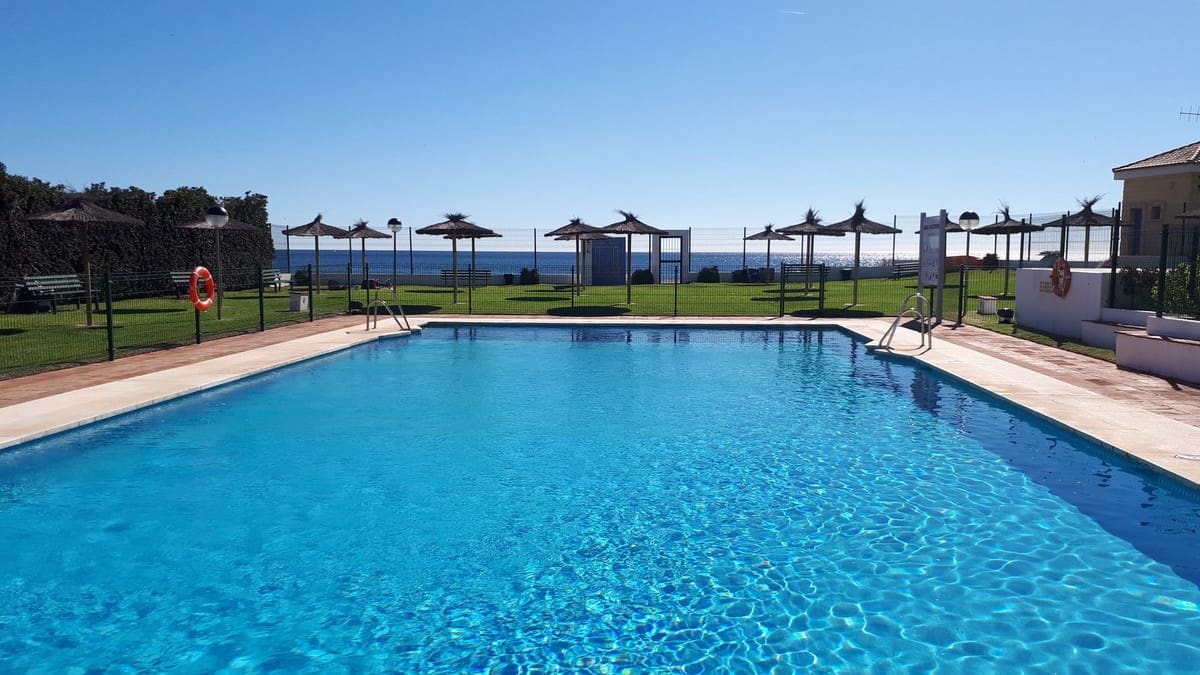 2 Zimmer Apartment zu verkaufen in Estepona mit Pool Garage - 335.000 € (Ref: 9890641)