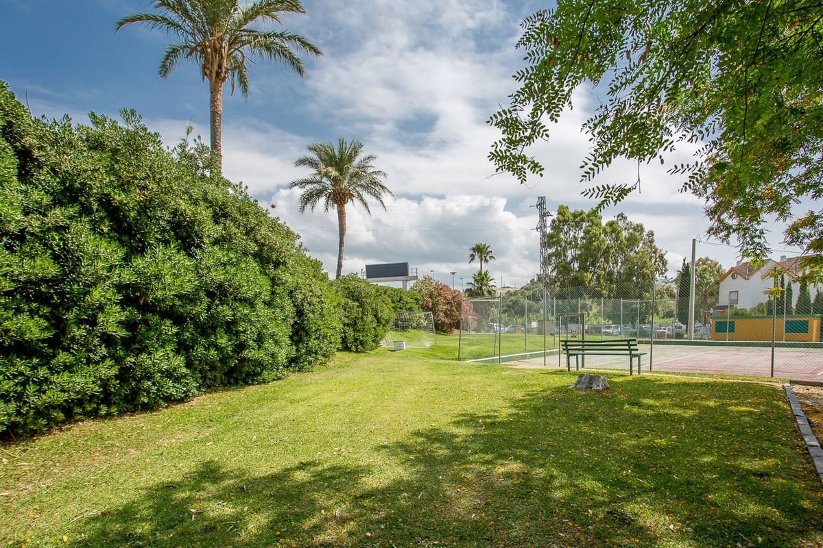 2 Zimmer Apartment zu verkaufen in Estepona mit Pool Garage - 335.000 € (Ref: 9890641)