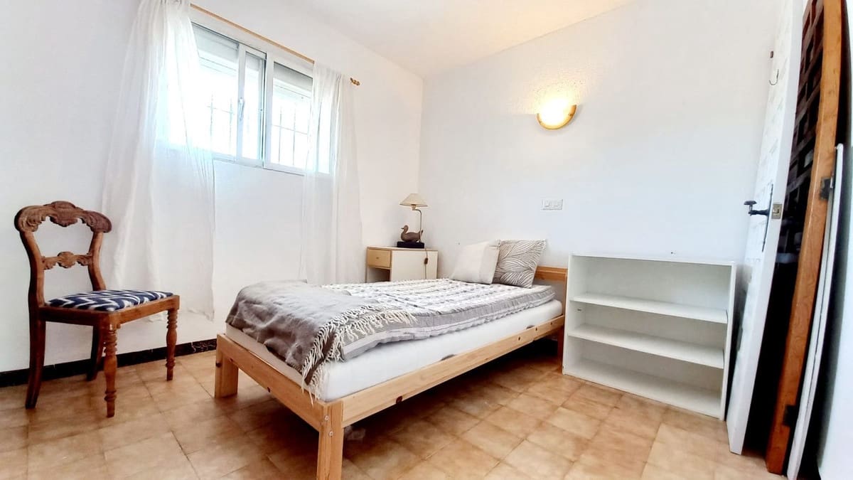 2 slaapkamer Appartement te koop in El Faro met zwembad garage - € 359.000 (Ref: 9891022)