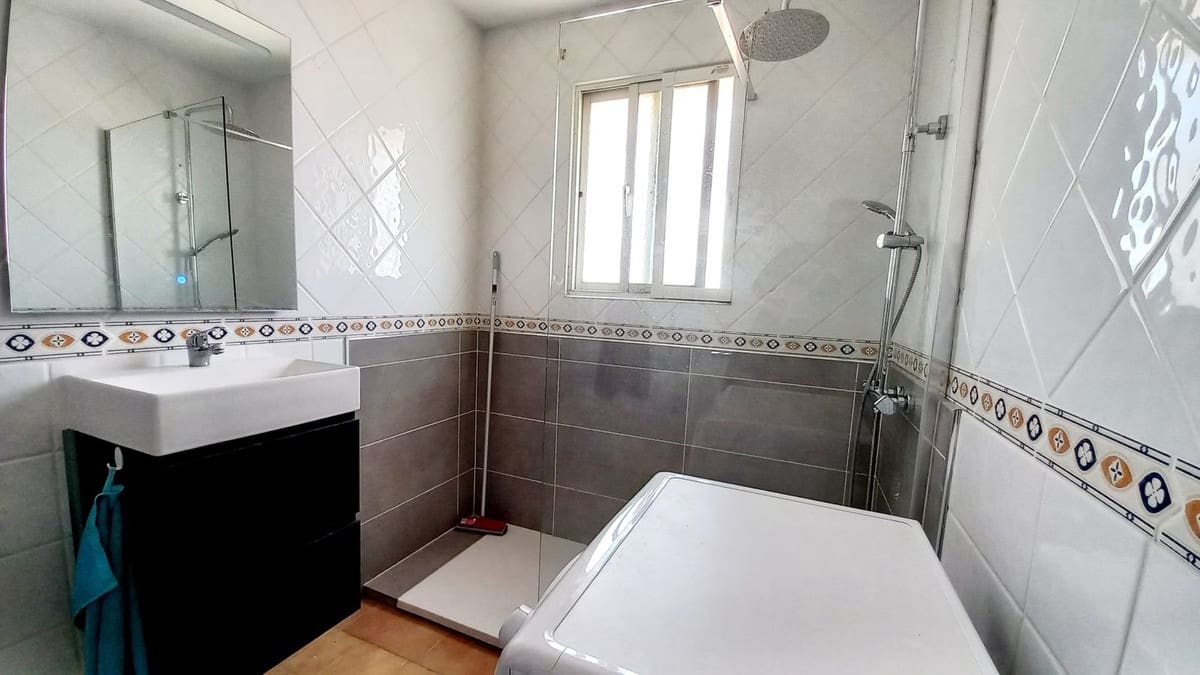 2 slaapkamer Appartement te koop in El Faro met zwembad garage - € 359.000 (Ref: 9891022)