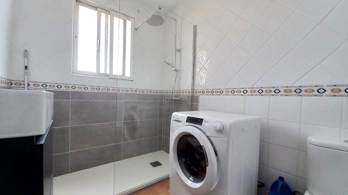 2 slaapkamer Appartement te koop in El Faro met zwembad garage - € 359.000 (Ref: 9891022)